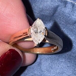 Elegant Colorless Diamond Engagemebt Ring in 10kt Gold Setting